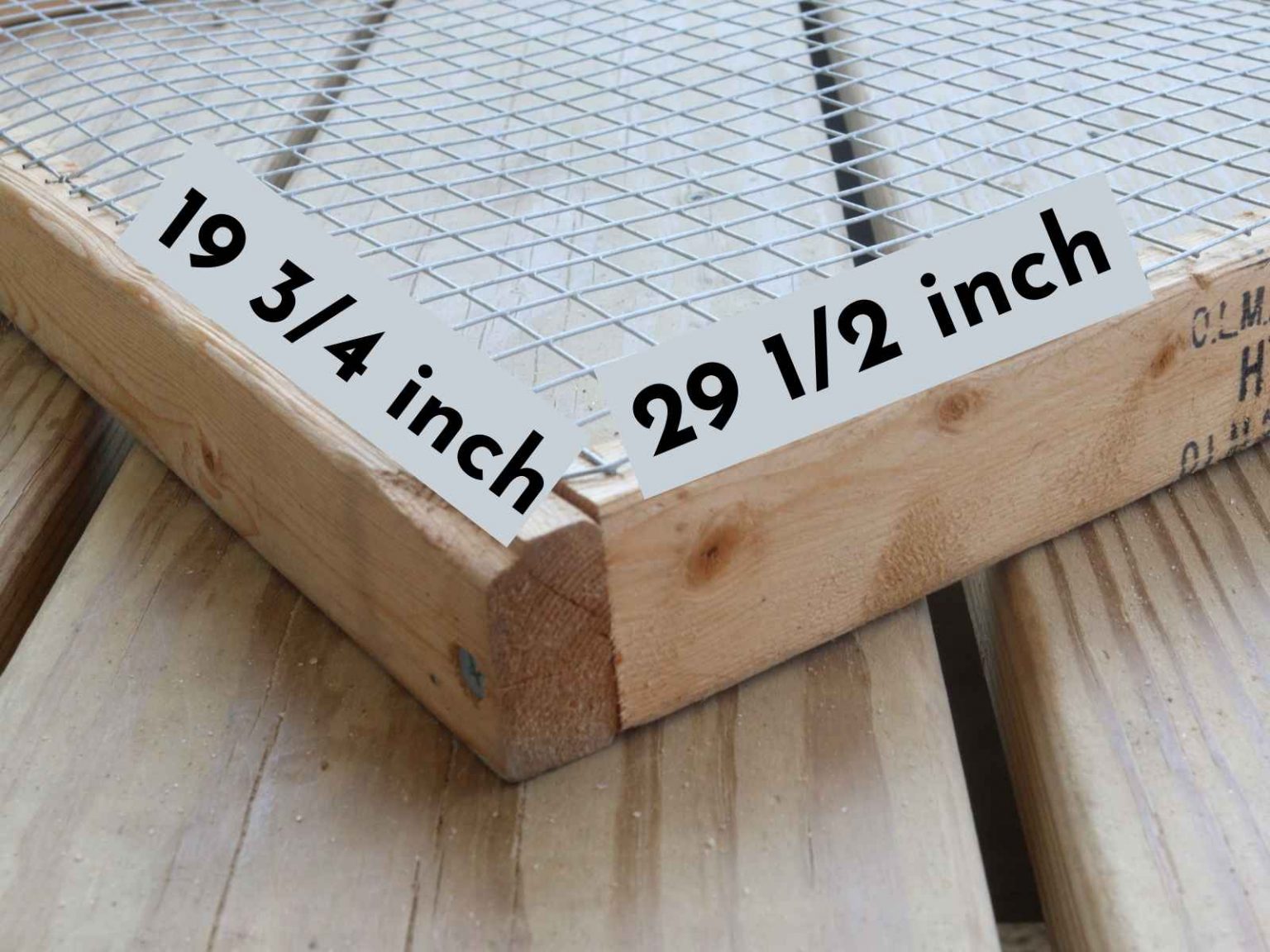 How to DIY a Cheap Brooder Box for Chicks