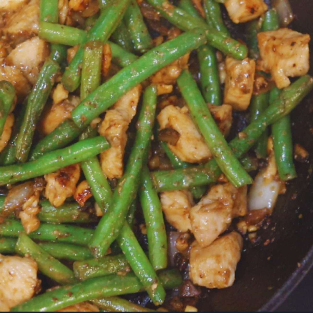 Cashew Chicken Stir Fry with Green Beans and Mushrooms